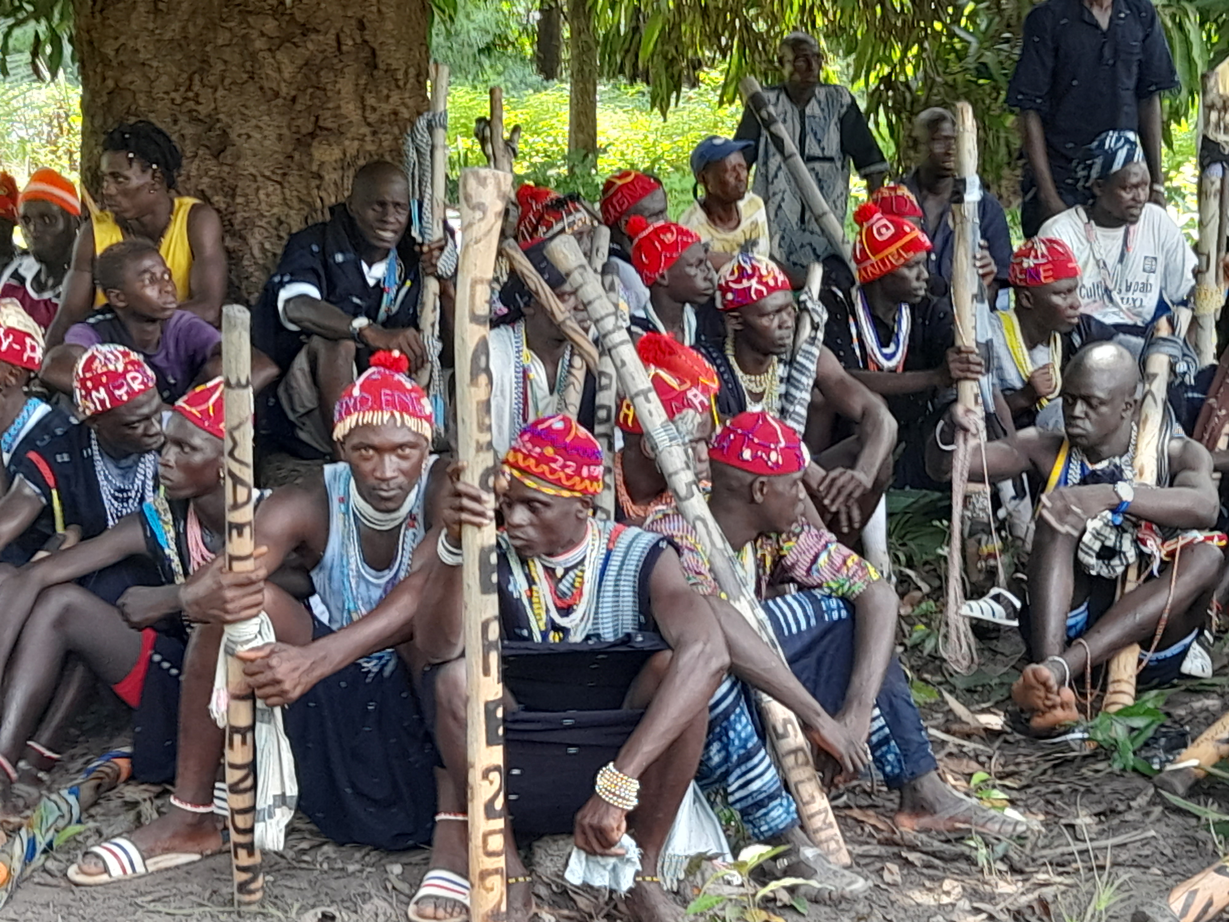 Gruppe junger Diola-Männer